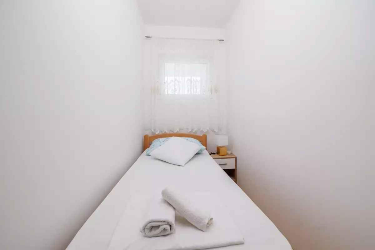 In 45904 Apartment *